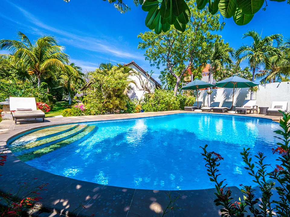 The pool at Ocean Sun Dive Resort where beginner divers practise their first skills